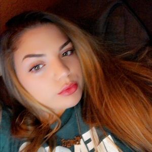 Meet your Posher, Alexis